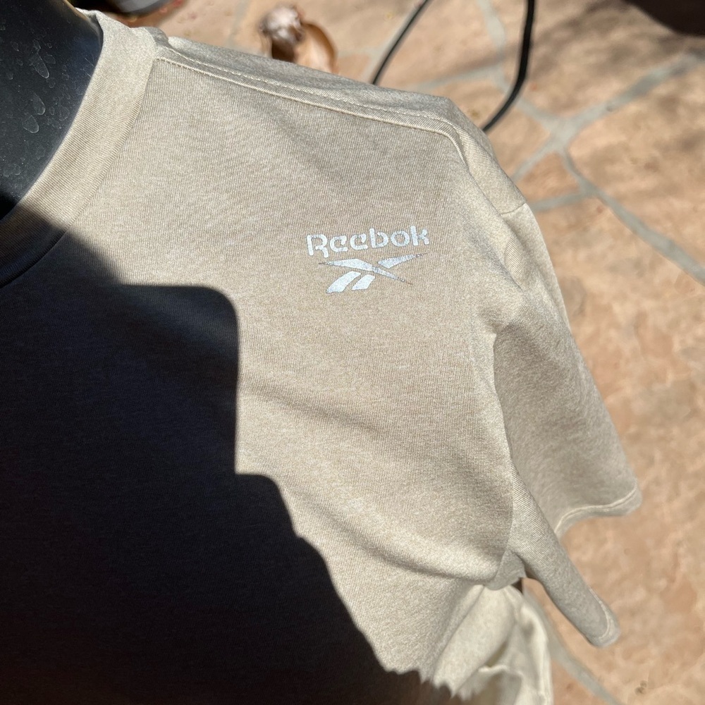 Like new nylon Reebok tee - Picture 3 of 5